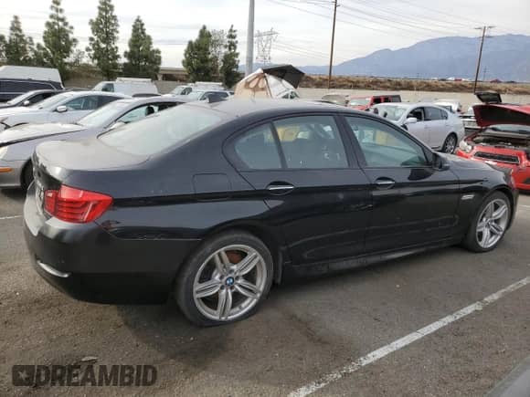 2015 BMW 5 Series 535d xDrive z VIN WBAFV3C57FD686864, wystawiony jako Copart lot #79525354 z przebiegiem Nie podano mil oraz Czysty tytuł • Clean title. Historia ofert i sprzedaży dostępna na DreamBid. Obrazek 3.