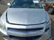 2012 Chevrolet Malibu 1LT z VIN 1G1ZC5E09CF301185, wystawiony jako IAAI lot #43294515 z przebiegiem 136 962 mil mil oraz . Historia ofert i sprzedaży dostępna na DreamBid. Obrazek 15.