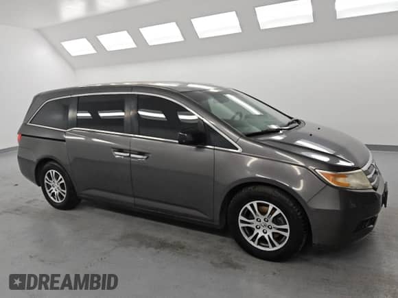 2013 Honda Odyssey EX-L z VIN 5FNRL5H68DB084399, wystawiony jako Copart lot #71293185 z przebiegiem 210 097 mil mil oraz Czysty tytuł • Clean title. Historia ofert i sprzedaży dostępna na DreamBid. Obrazek 4.