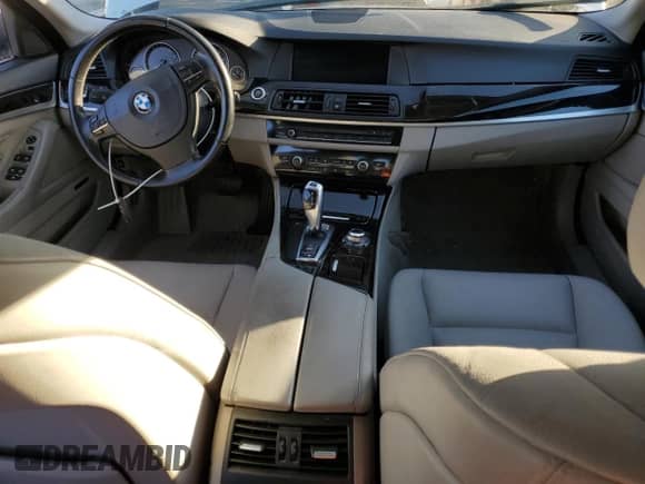 2011 BMW 5 Series 528i с VIN WBAFR1C57BDS35954, выставлен на аукционе Copart как лот 87420095 с пробегом Не указан миль и Списание • Salvage title. История ставок и продаж доступна на DreamBid. Изображение 8.