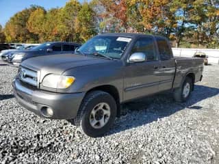 2004 Toyota Tundra SR5 z VIN 5TBBT44184S452719, wystawiony jako Copart lot #89925925 z przebiegiem 126 745 mil mil oraz Czysty tytuł • Clean title. Historia ofert i sprzedaży dostępna na DreamBid. Obrazek 1.