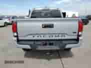 2019 Toyota Tacoma TRD Off Road z VIN 3TMCZ5AN7KM210332, wystawiony jako Copart lot #81743135 z przebiegiem 90 681 mil mil oraz Szkoda całkowita • Salvage title. Historia ofert i sprzedaży dostępna na DreamBid. Obrazek 6.