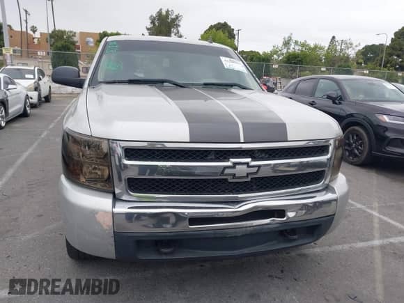 2011 Chevrolet Silverado 1500 LS z VIN 3GCPKREA4BG390355, wystawiony jako IAAI lot #42206957 z przebiegiem 153 766 mil mil oraz . Historia ofert i sprzedaży dostępna na DreamBid. Obrazek 12.