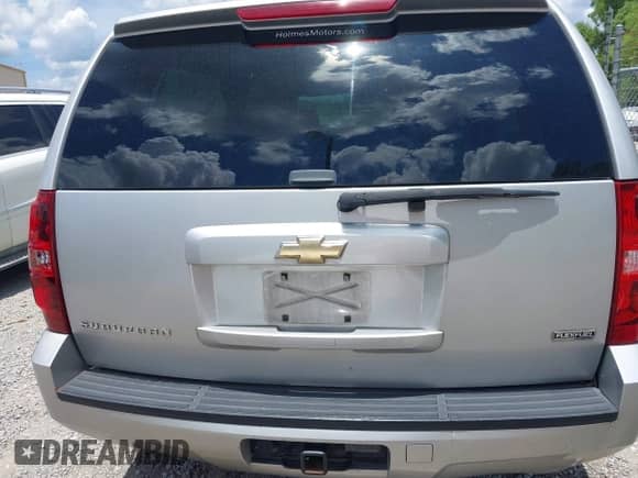 2011 Chevrolet Suburban LS с VIN 1GNSCHE07BR333292, выставлен на аукционе IAAI как лот 42749660 с пробегом 196 544 миль миль и . История ставок и продаж доступна на DreamBid. Изображение 16.