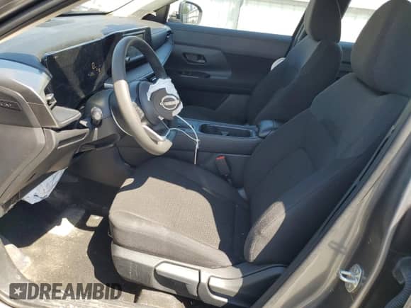 2025 Nissan Kicks S с VIN 3N8AP6BB9SL309607, выставлен на аукционе Copart как лот 70124975 с пробегом 31 378 миль миль и Списание • Salvage title. История ставок и продаж доступна на DreamBid. Изображение 7.