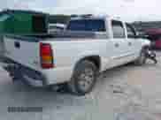 2005 GMC Sierra 1500 SLE z VIN 2GTEC13T551268031, wystawiony jako IAAI lot #42633619 z przebiegiem 180 839 mil mil oraz . Historia ofert i sprzedaży dostępna na DreamBid. Obrazek 4.