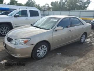 2003 Toyota Camry LE с VIN 4T1BE32K93U224175, выставлен на аукционе Copart как лот 81315955 с пробегом 176 540 миль миль и Списание • Salvage title. История ставок и продаж доступна на DreamBid. Изображение 1.