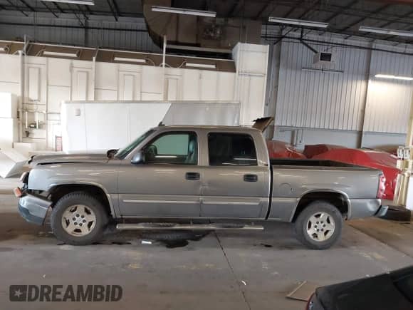2006 Chevrolet Silverado 1500 LT3 z VIN 2GCEK13T661134570, wystawiony jako IAAI lot #43357401 z przebiegiem 238 723 mil mil oraz . Historia ofert i sprzedaży dostępna na DreamBid. Obrazek 15.
