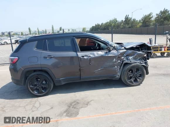 2019 Jeep Compass Altitude z VIN 3C4NJCBB5KT726882, wystawiony jako IAAI lot #42662008 z przebiegiem 100 634 mil mil oraz . Historia ofert i sprzedaży dostępna na DreamBid. Obrazek 14.