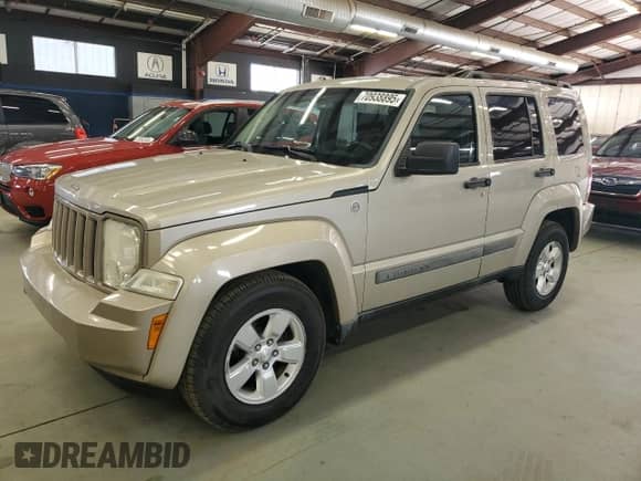 2011 Jeep Liberty Sport with VIN 1J4PN2GK3BW527527, listed as a Copart auction lot 70938895 with 186,652 mi miles and Clean title. Bid and sale history available at DreamBid. Image 1.