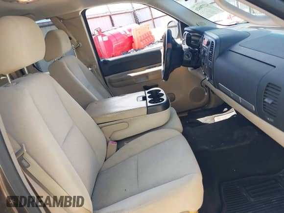 2007 Chevrolet Silverado 1500 1LT with VIN 2GCEC19CX71620756, listed as a IAAI auction lot 42378021 with 229,855 mi miles and . Bid and sale history available at DreamBid. Image 5.