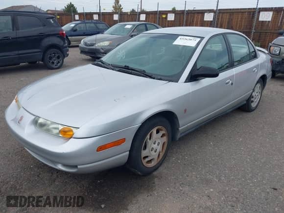 2002 Saturn SL с VIN 1G8ZK52712Z234973, выставлен на аукционе IAAI как лот 43263075 с пробегом 153 198 миль миль и . История ставок и продаж доступна на DreamBid. Изображение 2.