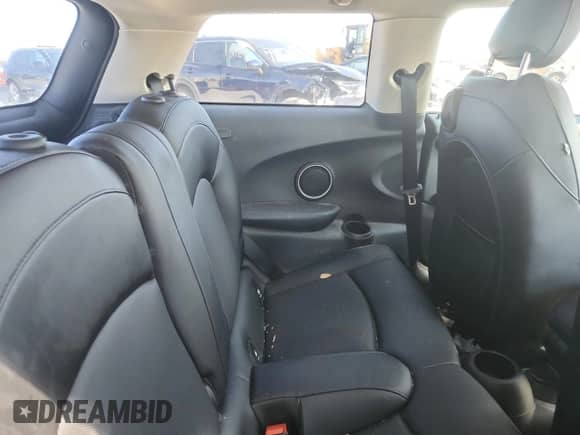 2015 MINI Hardtop S с VIN WMWXP7C53F2A59924, выставлен на аукционе Copart как лот 90106185 с пробегом Не указан миль и Чистый • Clean title. История ставок и продаж доступна на DreamBid. Изображение 10.