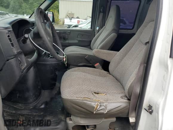 2003 Chevrolet Express Cargo с VIN 1GCHG35U531237500, выставлен на аукционе Copart как лот 71933695 с пробегом Не указан миль и Чистый • Clean title. История ставок и продаж доступна на DreamBid. Изображение 7.