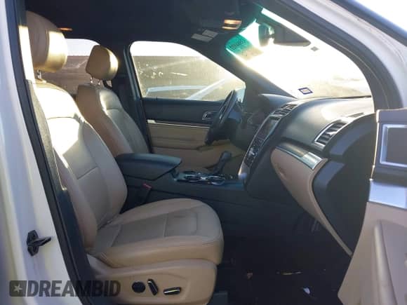 2017 Ford Explorer Limited z VIN 1FM5K7F84HGB52576, wystawiony jako IAAI lot #43584022 z przebiegiem 53 319 mil mil oraz . Historia ofert i sprzedaży dostępna na DreamBid. Obrazek 5.