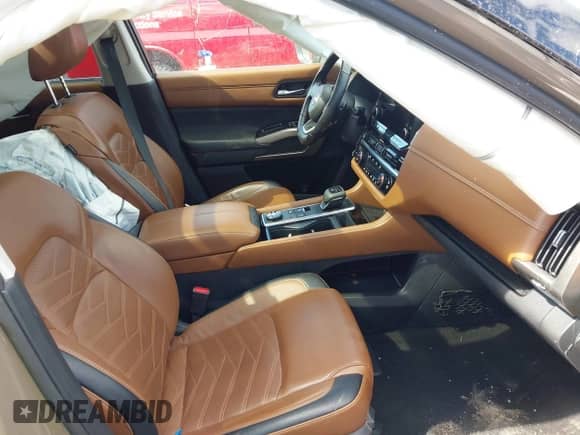 2023 Nissan Pathfinder Platinum с VIN 5N1DR3DK0PC201664, выставлен на аукционе IAAI как лот 41929147 с пробегом 27 406 миль миль и . История ставок и продаж доступна на DreamBid. Изображение 5.