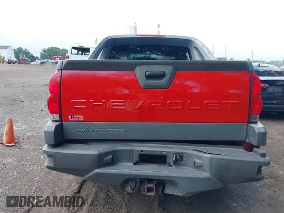 2002 Chevrolet Avalanche with VIN 3GNEK13T12G152337, listed as a IAAI auction lot 42515940 with 160,000 mi miles and . Bid and sale history available at DreamBid. Image 16.