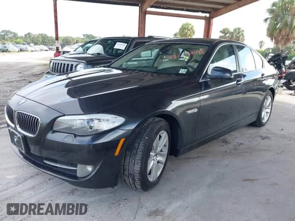 2013 BMW 5 Series 528i xDrive с VIN WBAXH5C59DDW12558, выставлен на аукционе IAAI как лот 43177240 с пробегом 116 224 миль миль и . История ставок и продаж доступна на DreamBid. Изображение 2.