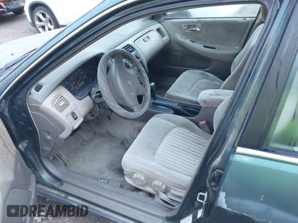 1998 Honda Accord LX z VIN 1HGCG5645WA225339, wystawiony jako IAAI lot #43502271 z przebiegiem 248 446 mil mil oraz . Historia ofert i sprzedaży dostępna na DreamBid. Obrazek 5.