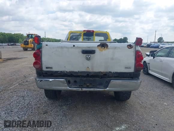 2007 Dodge 1500 SLT z VIN 1D7HA16P77J515016, wystawiony jako IAAI lot #42861621 z przebiegiem 231 150 mil mil oraz . Historia ofert i sprzedaży dostępna na DreamBid. Obrazek 16.