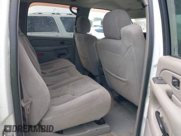 2005 Chevrolet Suburban Z71 z VIN 3GNFK16Z85G107579, wystawiony jako IAAI lot #43218642 z przebiegiem 250 230 mil mil oraz . Historia ofert i sprzedaży dostępna na DreamBid. Obrazek 8.