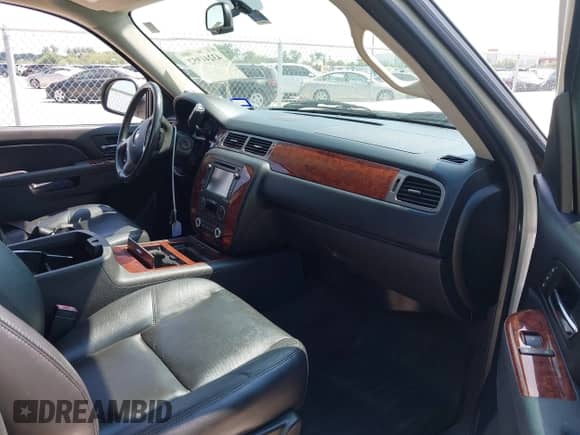 2013 Chevrolet Avalanche LTZ with VIN 3GNTKGE78DG105996, listed as a IAAI auction lot 43241952 with 142,025 mi miles and . Bid and sale history available at DreamBid. Image 5.