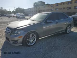 2012 Mercedes-Benz C 250 Sport с VIN WDDGF4HB0CR210386, выставлен на аукционе Copart как лот 81928185 с пробегом 129 743 миль миль и Чистый • Clean title. История ставок и продаж доступна на DreamBid. Изображение 1.