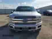 2018 Ford F-150 Lariat z VIN 1FTFX1EGXJFB40976, wystawiony jako Copart lot #83829255 z przebiegiem 50 093 mil mil oraz Szkoda całkowita • Salvage title. Historia ofert i sprzedaży dostępna na DreamBid. Obrazek 5.