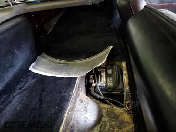 1982 Chevrolet Corvette z VIN 1G1AY0782C5117006, wystawiony jako Copart lot #77396384 z przebiegiem 96 508 mil mil oraz Czysty tytuł • Clean title. Historia ofert i sprzedaży dostępna na DreamBid. Obrazek 10.