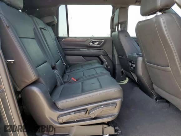 2022 Chevrolet Suburban LT z VIN 1GNSCCKD8NR263851, wystawiony jako Copart lot #63003215 z przebiegiem 67 415 mil mil oraz Szkoda całkowita • Salvage title. Historia ofert i sprzedaży dostępna na DreamBid. Obrazek 11.