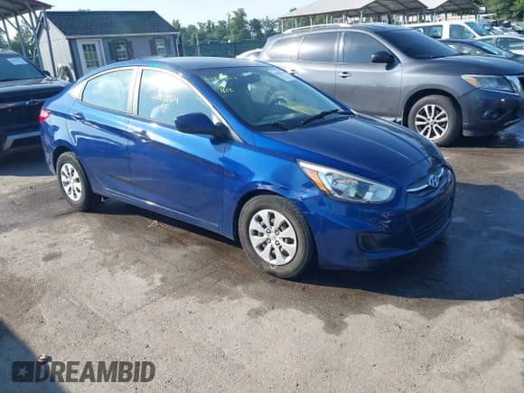 2016 Hyundai Accent SE z VIN KMHCT4AE2GU947626, wystawiony jako IAAI lot #42828554 z przebiegiem 82 012 mil mil oraz . Historia ofert i sprzedaży dostępna na DreamBid. Obrazek 1.