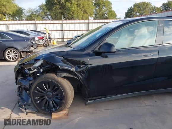 2023 Tesla Model Y Long Range z VIN 7SAYGAEE7PF767951, wystawiony jako IAAI lot #43128878 z przebiegiem 36 431 mil mil oraz . Historia ofert i sprzedaży dostępna na DreamBid. Obrazek 6.