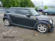 2011 MINI Hardtop z VIN WMWSU3C54BT253391, wystawiony jako Copart lot #57215905 z przebiegiem 199 273 mil mil oraz Czysty tytuł • Clean title. Historia ofert i sprzedaży dostępna na DreamBid. Obrazek 4.