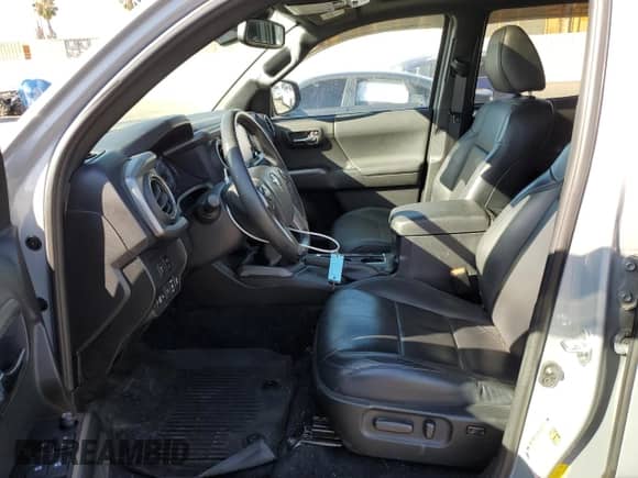 2021 Toyota Tacoma SR z VIN 3TYCZ5AN3MT024049, wystawiony jako Copart lot #84284885 z przebiegiem 75 927 mil mil oraz Szkoda całkowita • Salvage title. Historia ofert i sprzedaży dostępna na DreamBid. Obrazek 7.