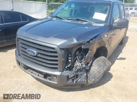 2017 Ford F-150 XL z VIN 1FTEW1CP0HFB62268, wystawiony jako IAAI lot #42651359 z przebiegiem 161 596 mil mil oraz . Historia ofert i sprzedaży dostępna na DreamBid. Obrazek 6.