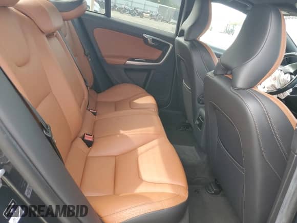 2015 Volvo S60 T5 Drive-E Platinum с VIN YV140MFM3F2335862, выставлен на аукционе Copart как лот 57490365 с пробегом Не указан миль и Списание • Salvage title. История ставок и продаж доступна на DreamBid. Изображение 10.