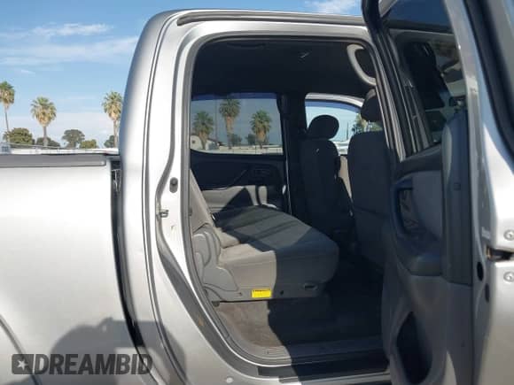 2004 Toyota Tundra SR5 z VIN 5TBDT44154S461290, wystawiony jako IAAI lot #43278955 z przebiegiem 200 462 mil mil oraz . Historia ofert i sprzedaży dostępna na DreamBid. Obrazek 8.