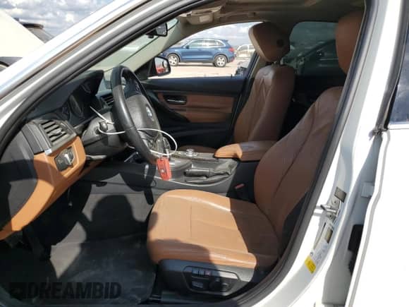 2013 BMW 3 Series 328i с VIN WBA3A5G56DNP26766, выставлен на аукционе Copart как лот 86213875 с пробегом 186 665 миль миль и Списание • Salvage title. История ставок и продаж доступна на DreamBid. Изображение 7.