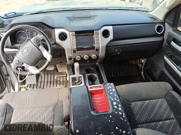 2019 Toyota Tundra SR5 z VIN 5TFDW5F1XKX856218, wystawiony jako Copart lot #86442695 z przebiegiem 65 348 mil mil oraz Czysty tytuł • Clean title. Historia ofert i sprzedaży dostępna na DreamBid. Obrazek 8.