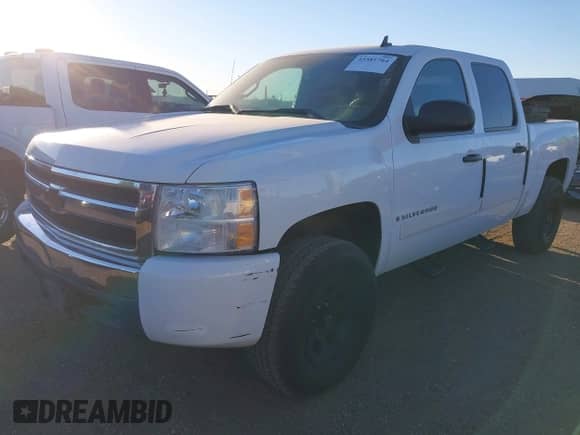 2007 Chevrolet Silverado 1500 Work Truck z VIN 3GCEC13C87G549055, wystawiony jako IAAI lot #43581764 z przebiegiem 120 430 mil mil oraz . Historia ofert i sprzedaży dostępna na DreamBid. Obrazek 6.