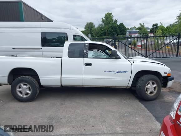 2000 Dodge Dakota with VIN 1B7GL22XXYS670621, listed as a IAAI auction lot 42506101 with 295,261 mi miles and . Bid and sale history available at DreamBid. Image 13.
