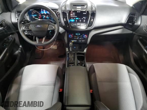 2017 Ford Escape SE z VIN 1FMCU9GD3HUC23096, wystawiony jako Copart lot #87395305 z przebiegiem 131 813 mil mil oraz Czysty tytuł • Clean title. Historia ofert i sprzedaży dostępna na DreamBid. Obrazek 8.