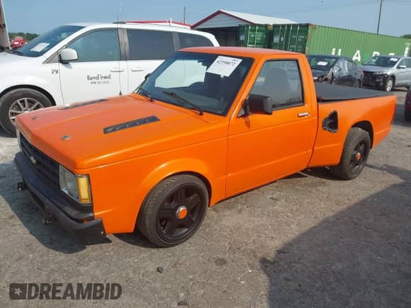 1985 Chevrolet S-10 with VIN 1GCCS14B9F2186322, listed as a IAAI auction lot 42398072 with 526 mi miles and . Bid and sale history available at DreamBid. Image 2.
