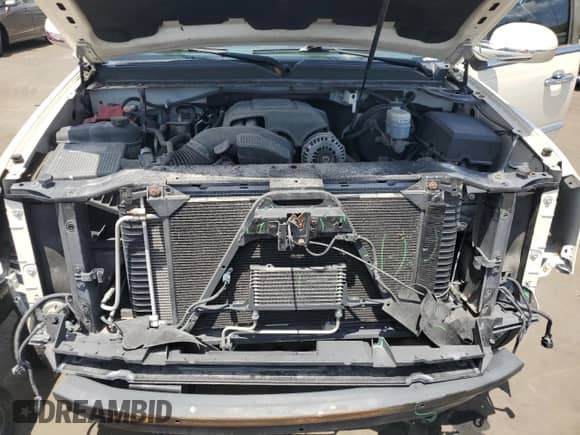 2010 Cadillac Escalade ESV Premium с VIN 1GYUKJEF2AR244433, выставлен на аукционе Copart как лот 57424535 с пробегом 133 861 миль миль и Списание • Salvage title. История ставок и продаж доступна на DreamBid. Изображение 11.