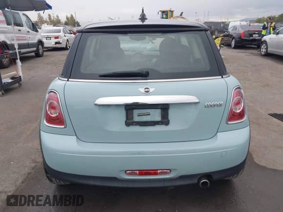 2013 MINI Hardtop z VIN WMWSU3C58DT547721, wystawiony jako IAAI lot #43348658 z przebiegiem 56 121 mil mil oraz . Historia ofert i sprzedaży dostępna na DreamBid. Obrazek 17.