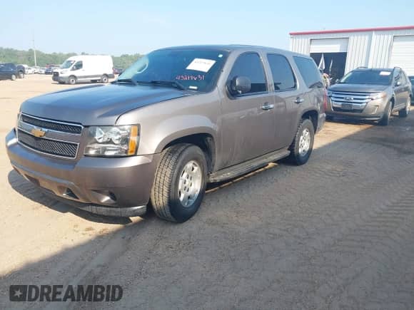 2014 Chevrolet Tahoe Commercial with VIN 1GNLC2E0XER104529, listed as a IAAI auction lot 43217631 with 237,010 mi miles and . Bid and sale history available at DreamBid. Image 19.
