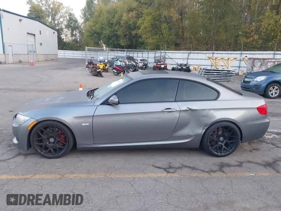 2012 BMW 3 Series 335i с VIN WBAKG7C58CE803387, выставлен на аукционе IAAI как лот 43438973 с пробегом 129 264 миль миль и . История ставок и продаж доступна на DreamBid. Изображение 14.
