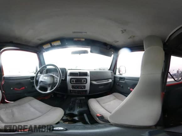 2004 Jeep Wrangler Sport z VIN 1J4FA49S24P789424, wystawiony jako IAAI lot #43549917 z przebiegiem 163 340 mil mil oraz . Historia ofert i sprzedaży dostępna na DreamBid. Obrazek 18.