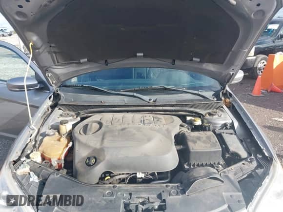 2013 Chrysler 200 Touring z VIN 1C3CCBBG4DN527370, wystawiony jako IAAI lot #43364588 z przebiegiem 188 576 mil mil oraz . Historia ofert i sprzedaży dostępna na DreamBid. Obrazek 10.