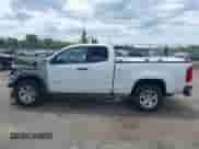 2018 Chevrolet Colorado 2WD Work Truck z VIN 1GCHSBEN4J1155188, wystawiony jako IAAI lot #42340002 z przebiegiem 83 422 mil mil oraz . Historia ofert i sprzedaży dostępna na DreamBid. Obrazek 13.